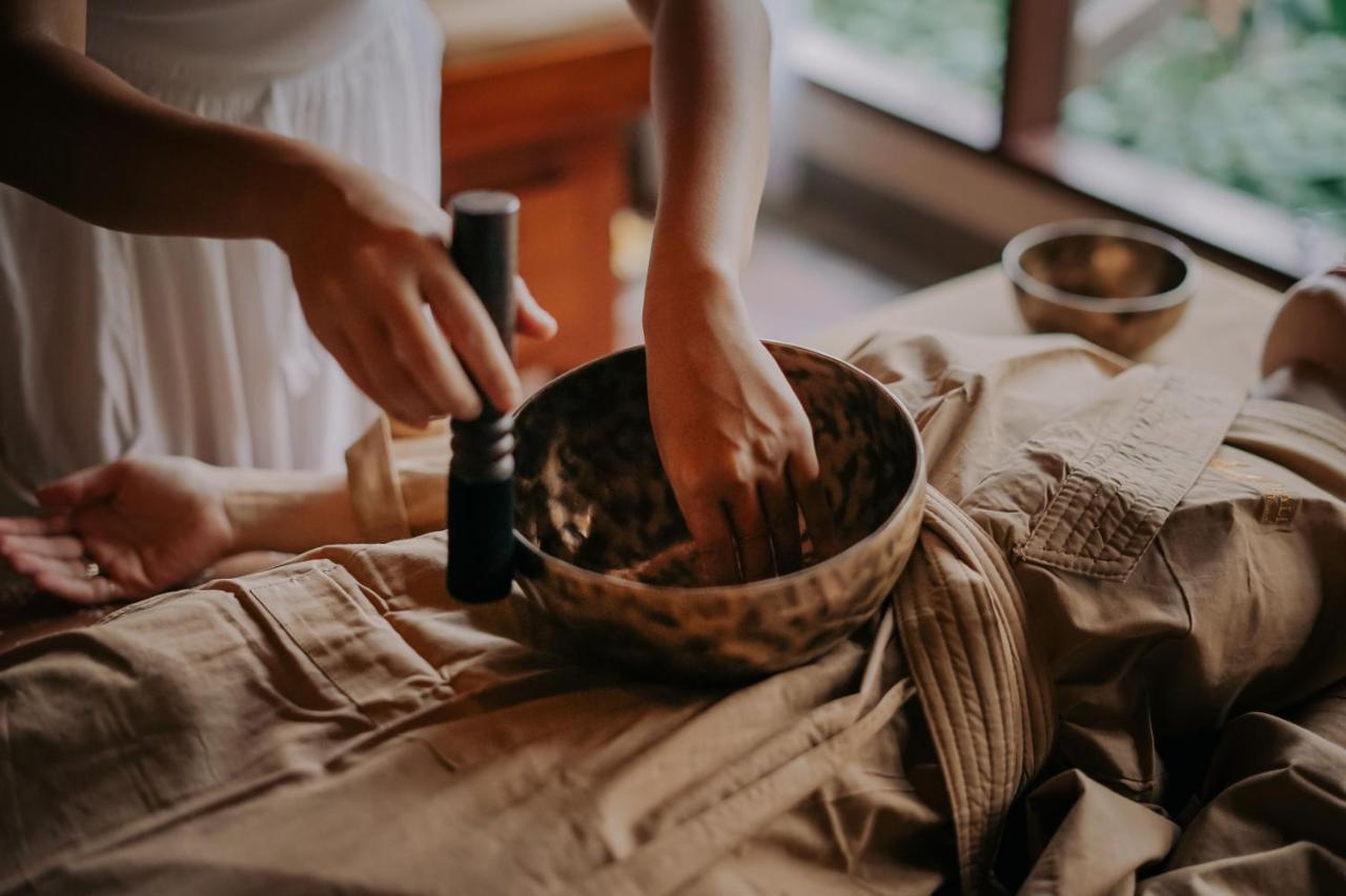 Ubud Nyuh Bali Resort & Spa Экстерьер фото A singing bowl being played