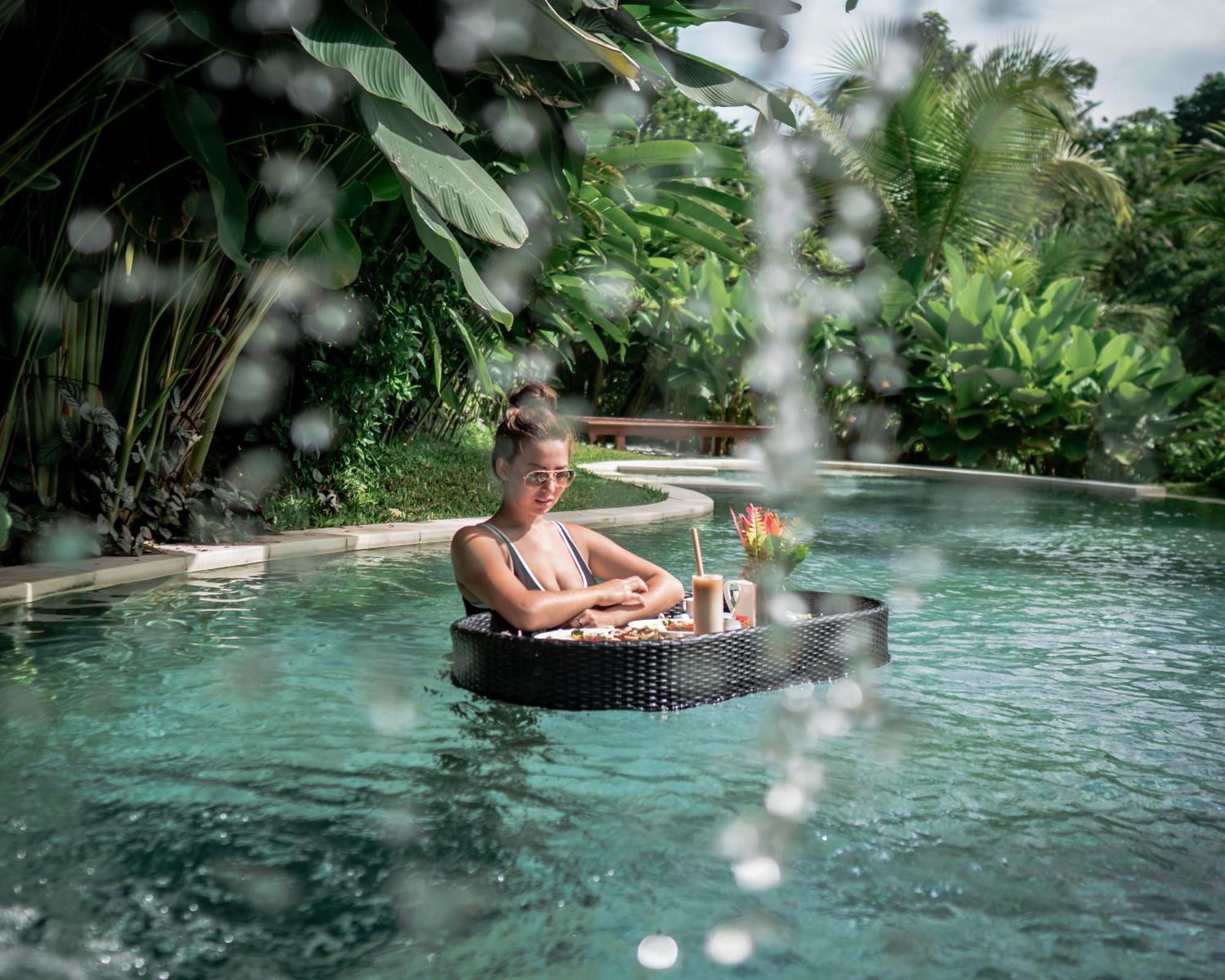 Ubud Nyuh Bali Resort & Spa Экстерьер фото Floating breakfast at Alila Ubud